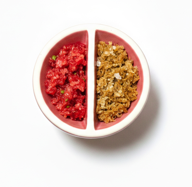 ボウル（クレイトップ）の両方のスペースにお好みのフレーバーを詰めます。同じフレーバーでも違うフレーバーでもOKです。